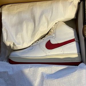 Nike AF1 Women’s 7.5 in Gym Red (New - never been worn)